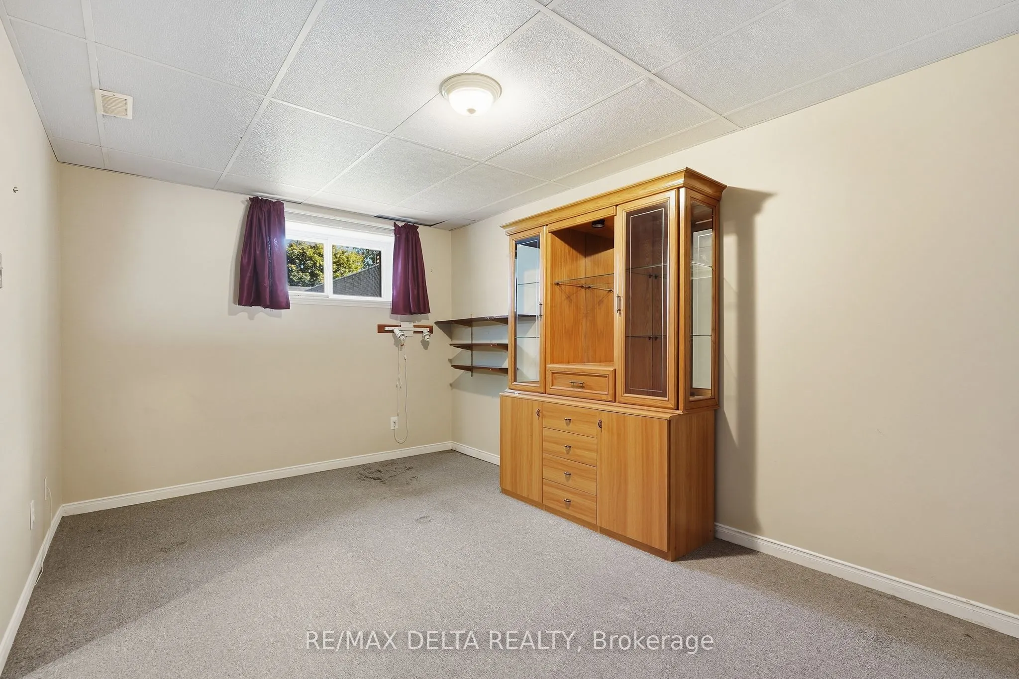 851 Nelson Street W
