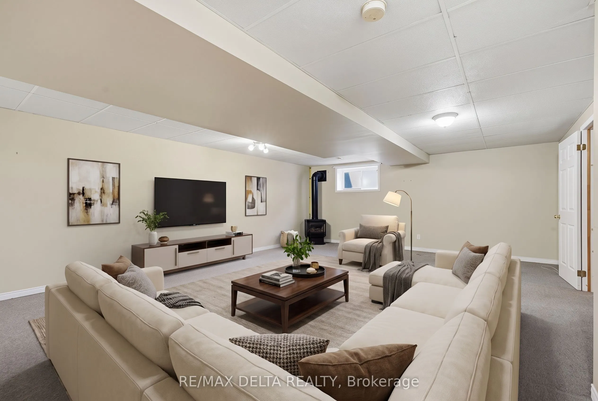 851 Nelson Street W