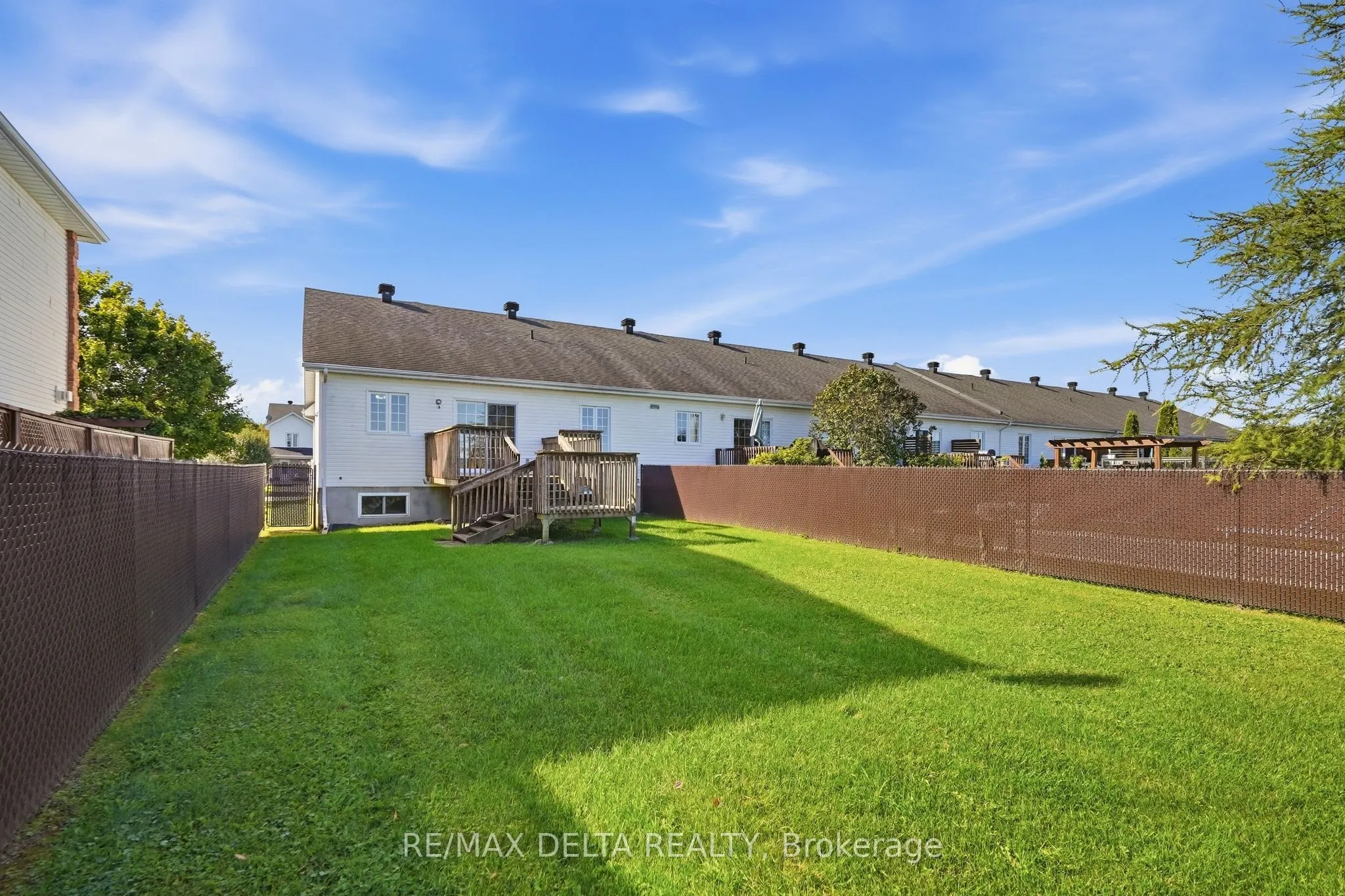 851 Nelson Street W