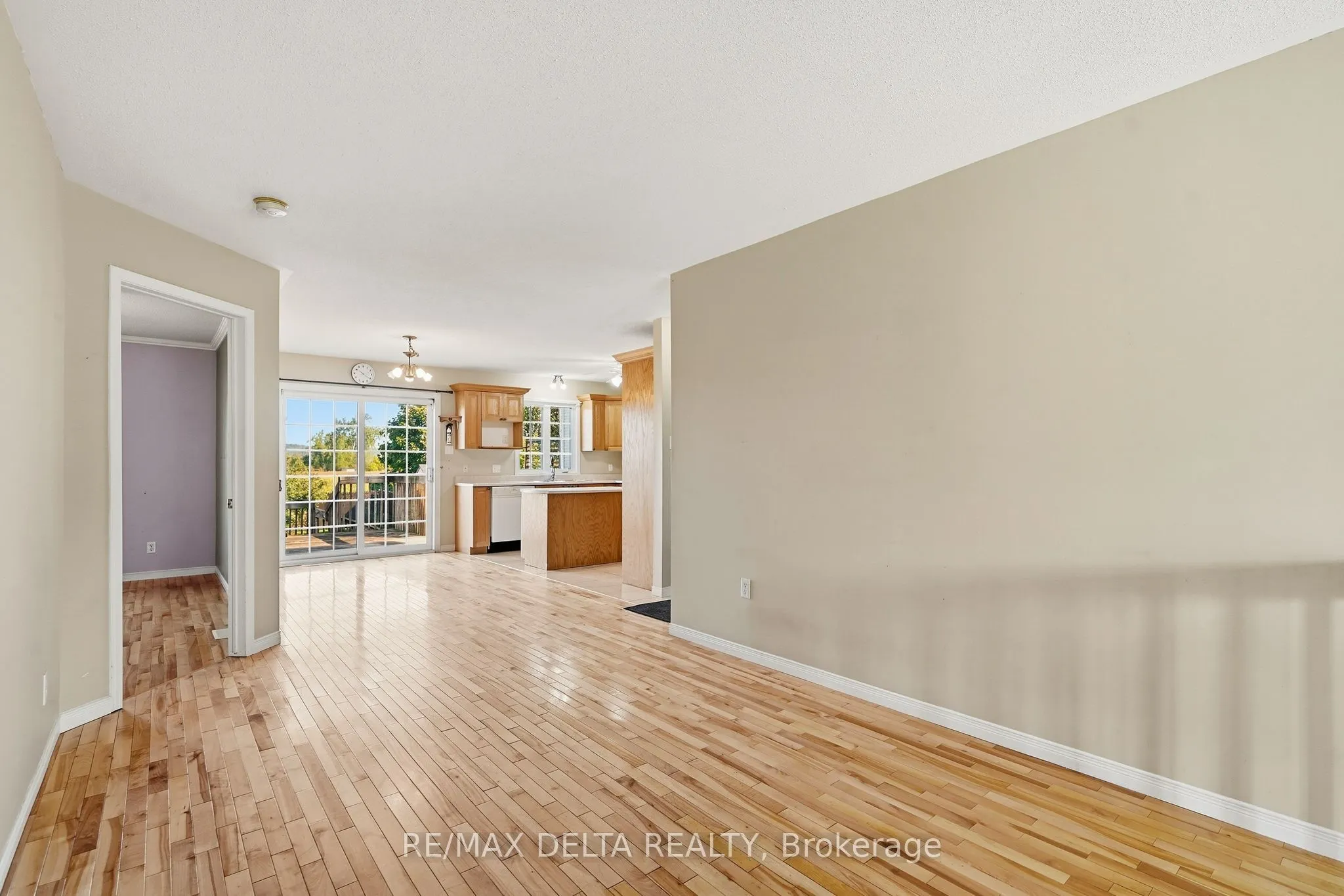 851 Nelson Street W