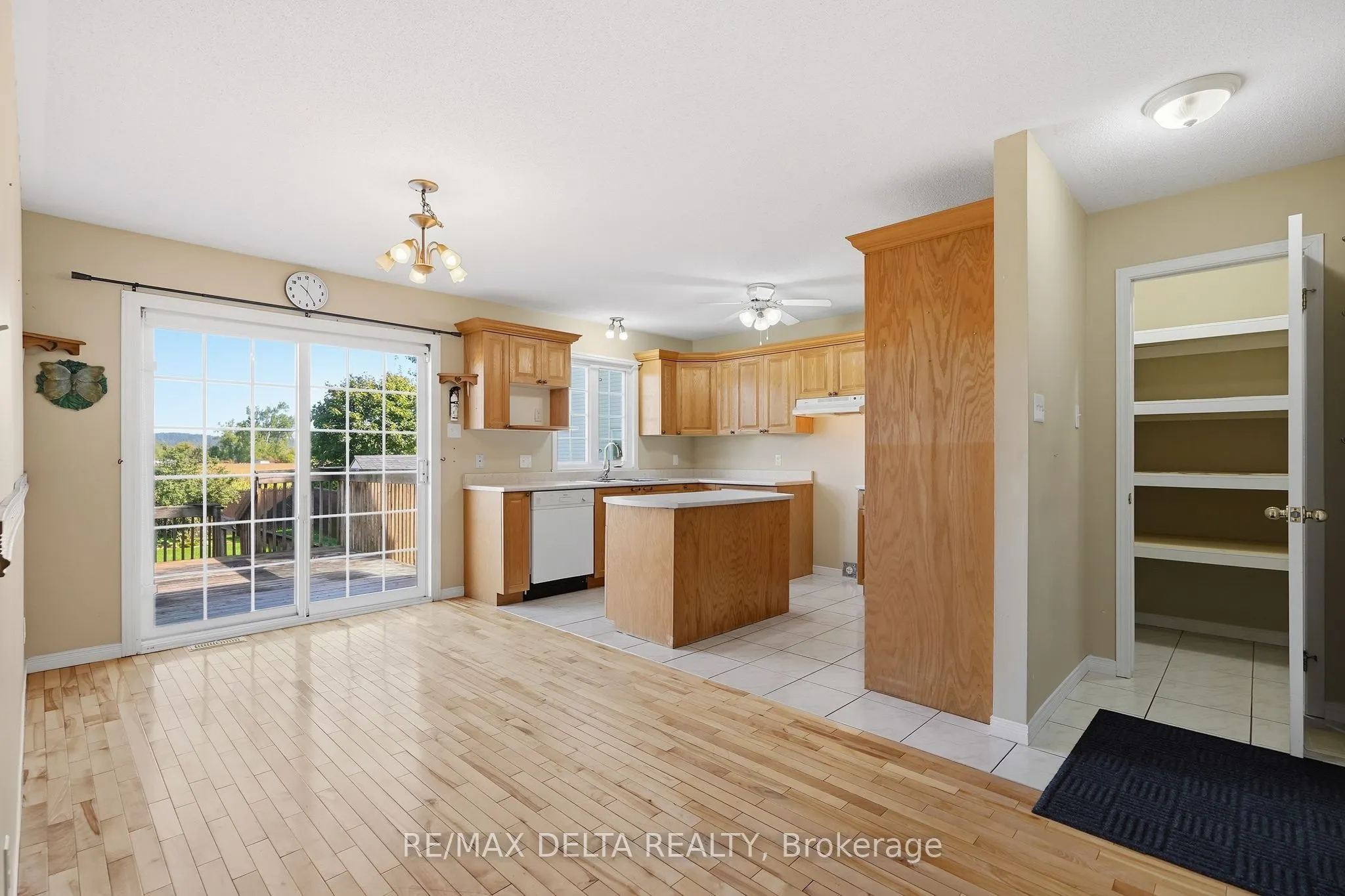 851 Nelson Street W