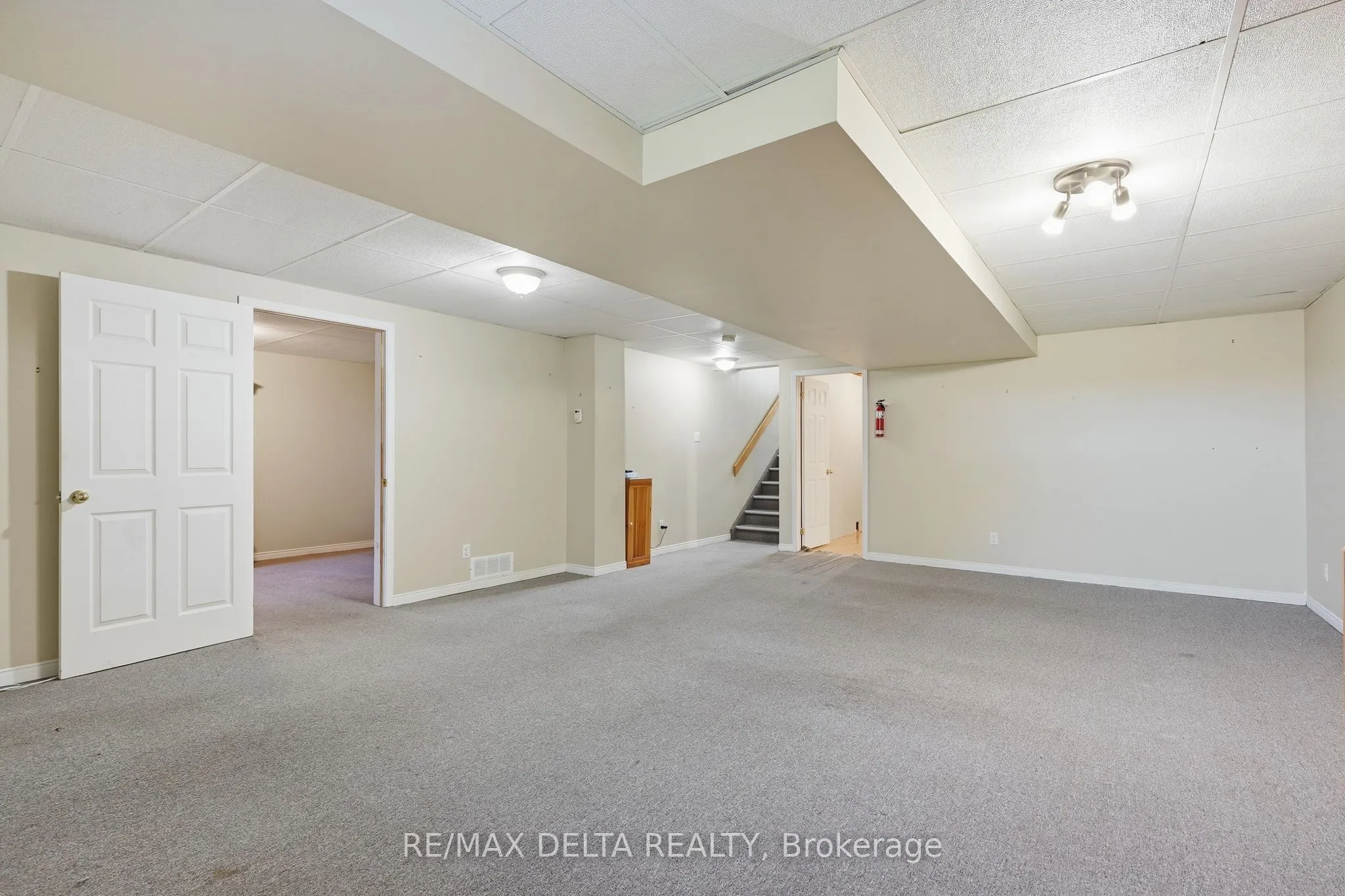 851 Nelson Street W