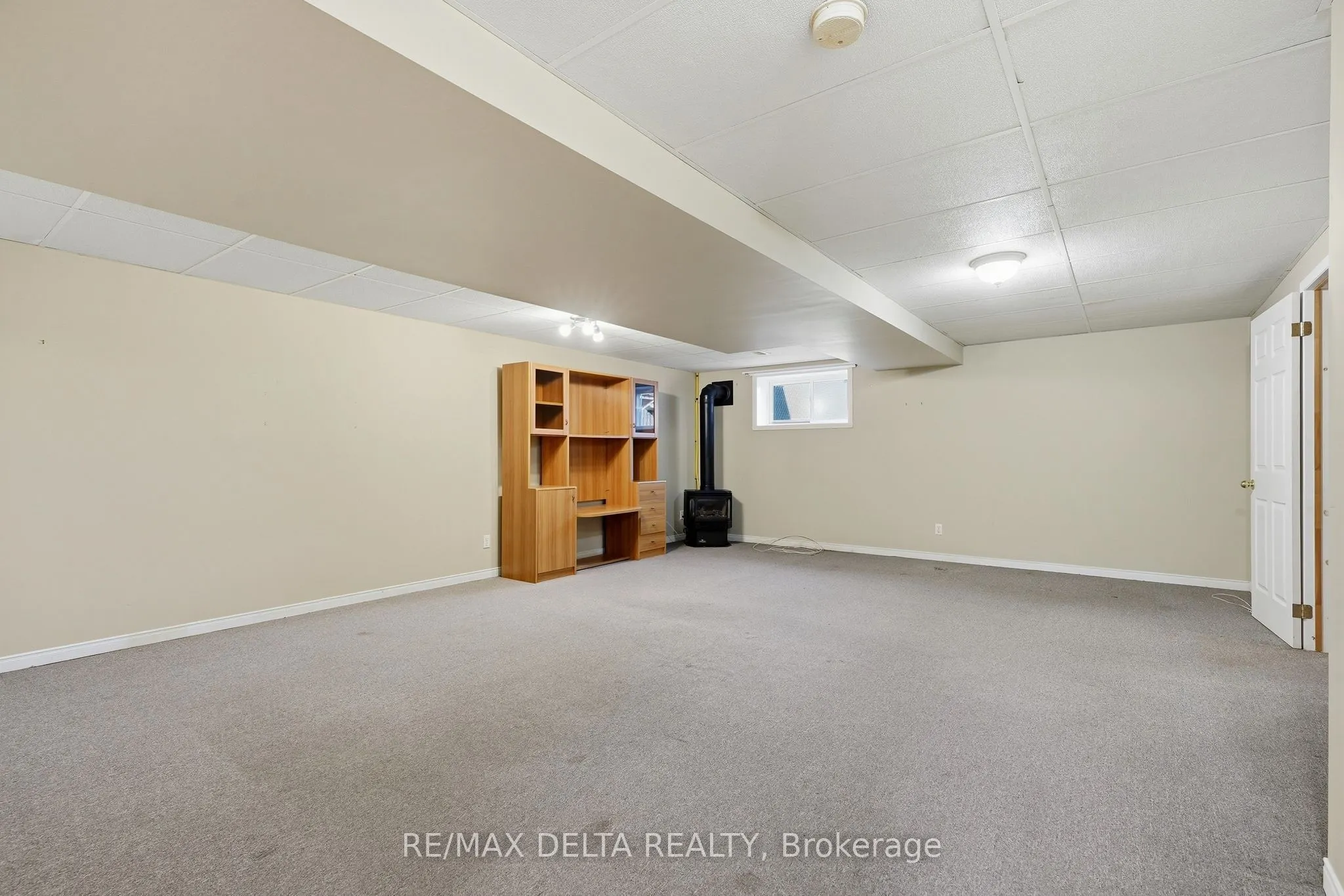 851 Nelson Street W
