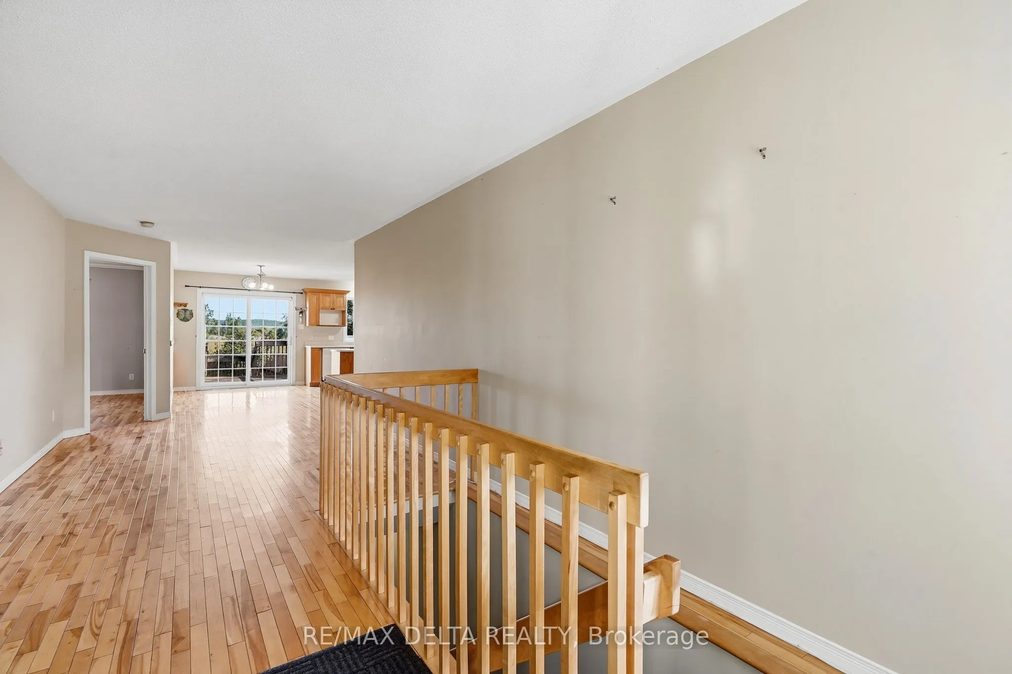 851 Nelson Street W