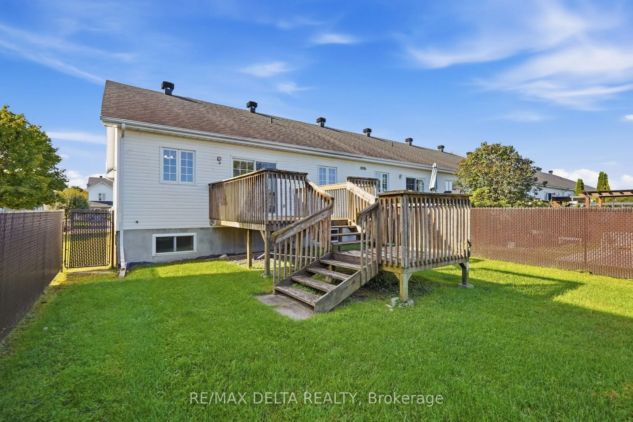 851 Nelson Street W