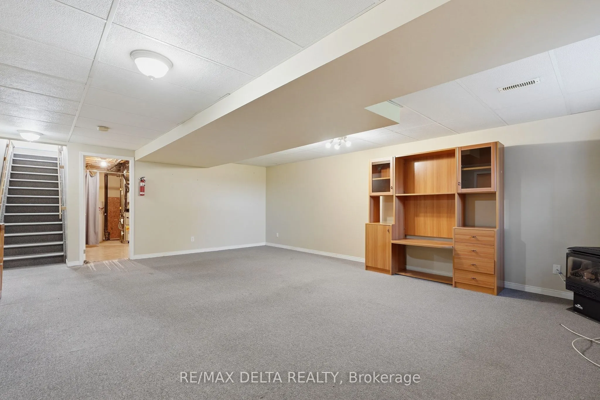 851 Nelson Street W
