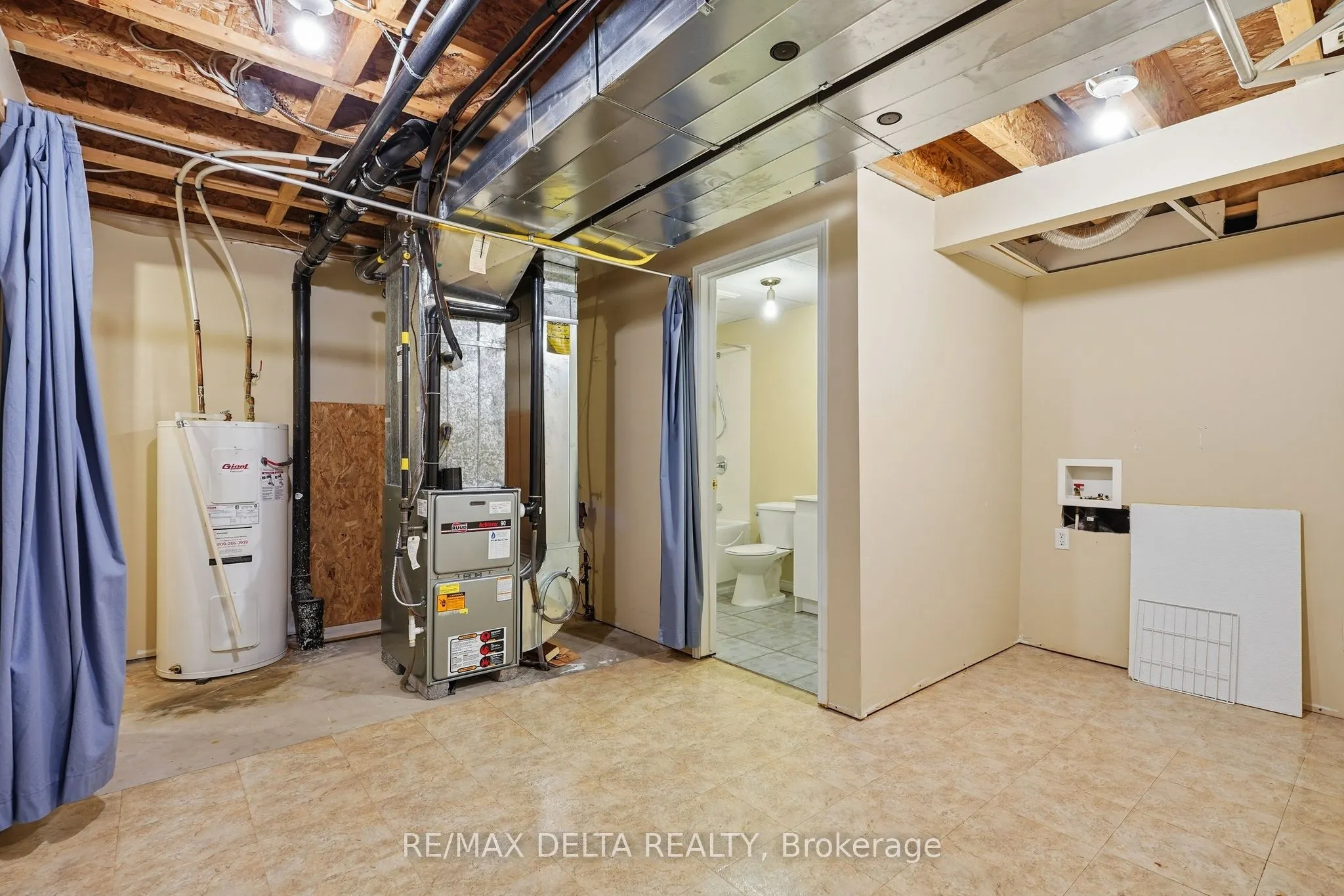 851 Nelson Street W
