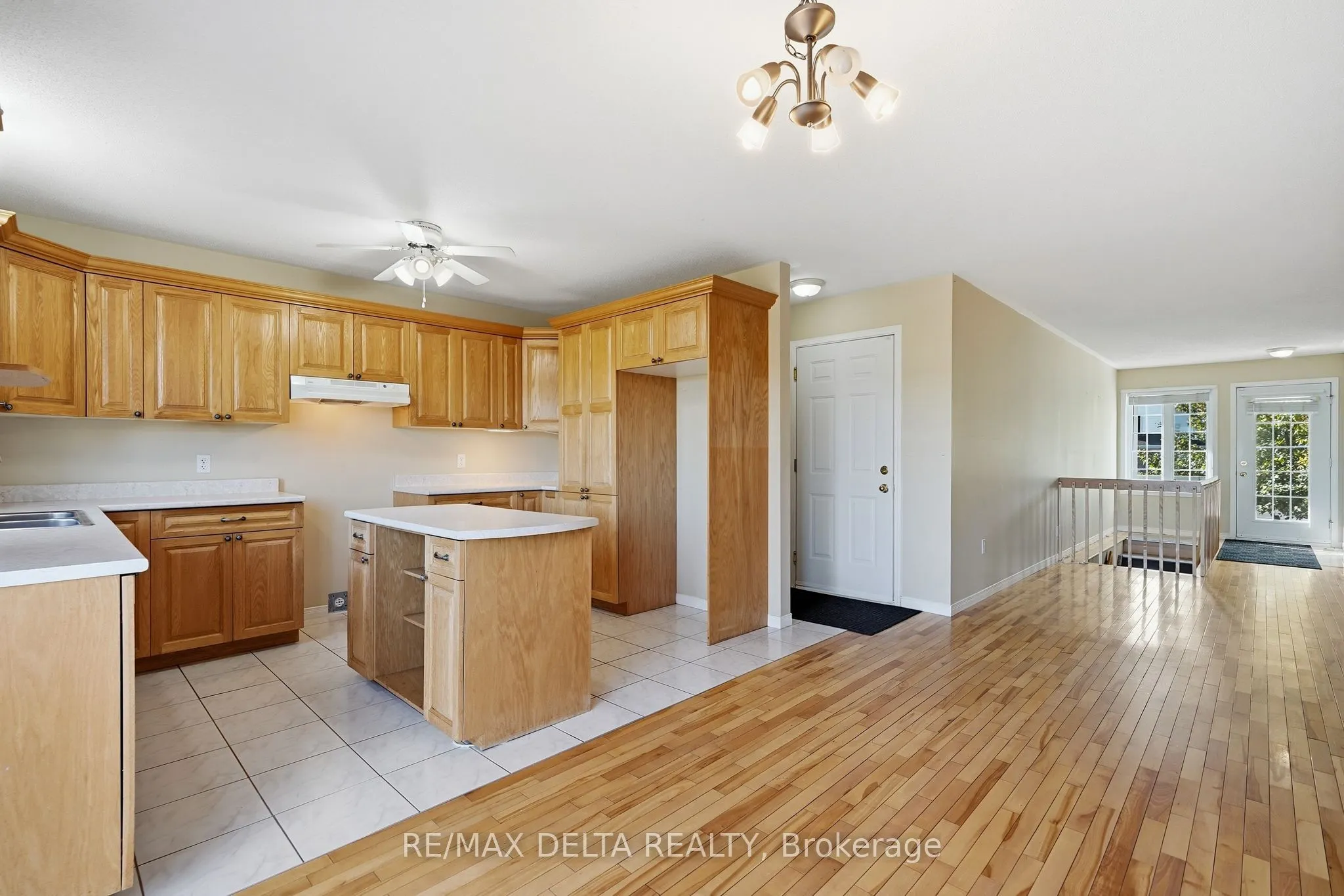 851 Nelson Street W