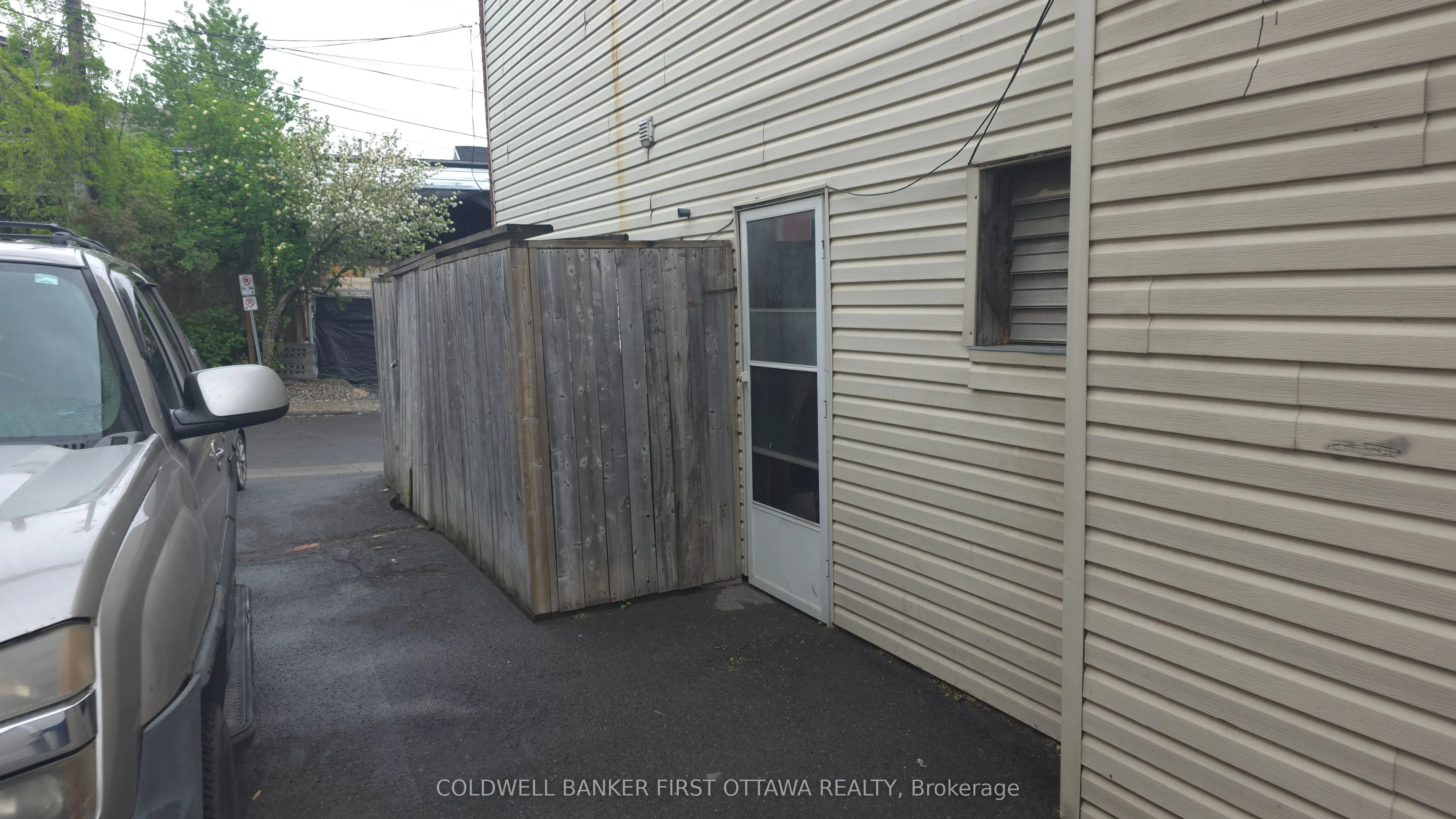 777 Somerset Street W