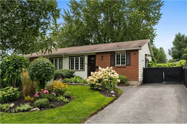 35 Ballantrae Way