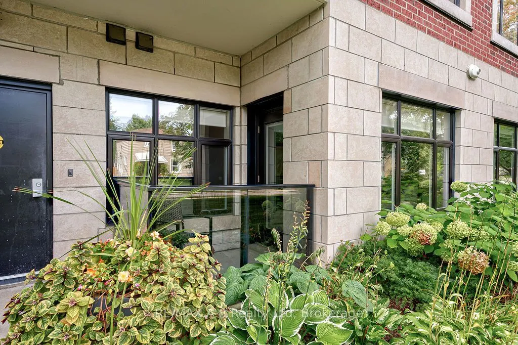 255 John Street N #102