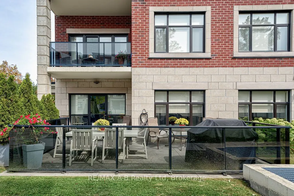 255 John Street N #102