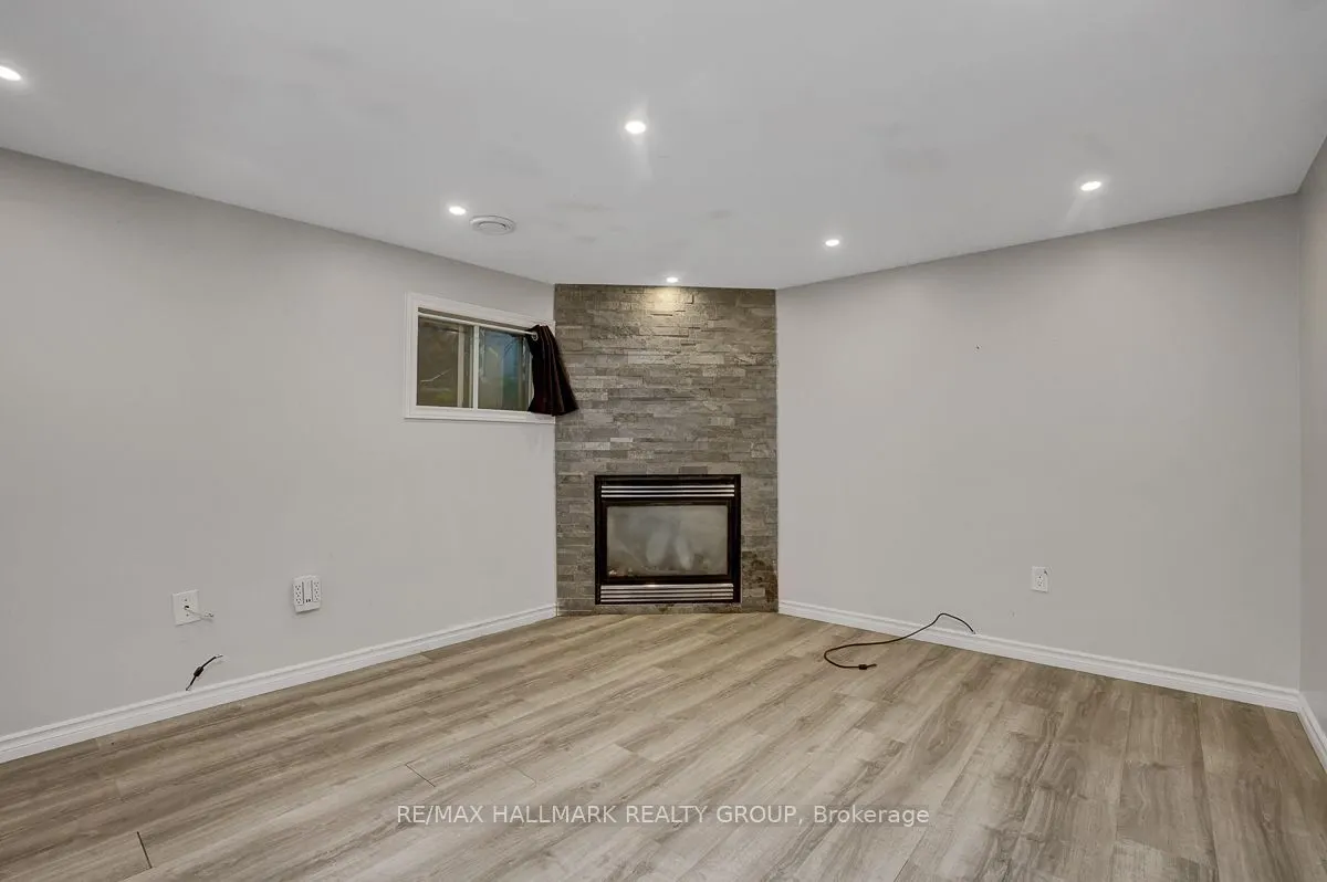 139 CARILLON Street #1