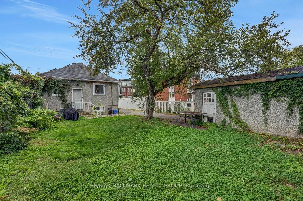 139 CARILLON Street #1