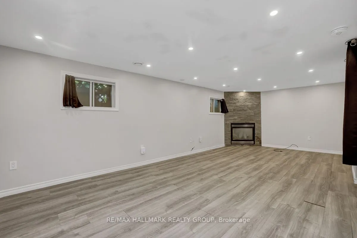 139 CARILLON Street #1