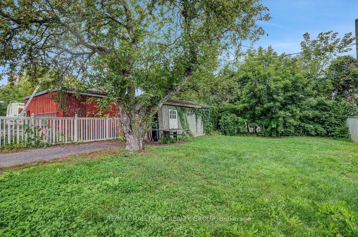 139 CARILLON Street #1