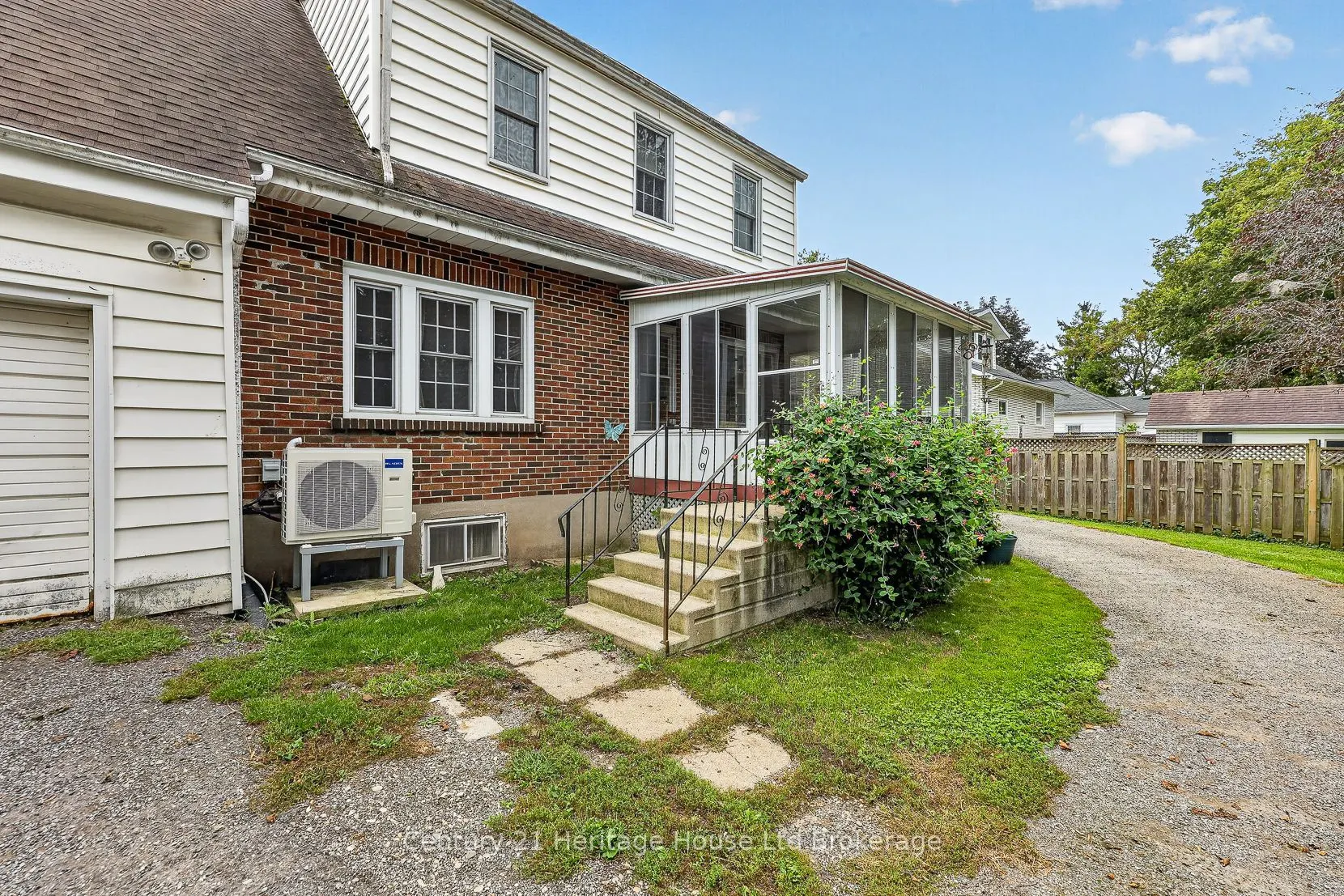 143 Charles Street E