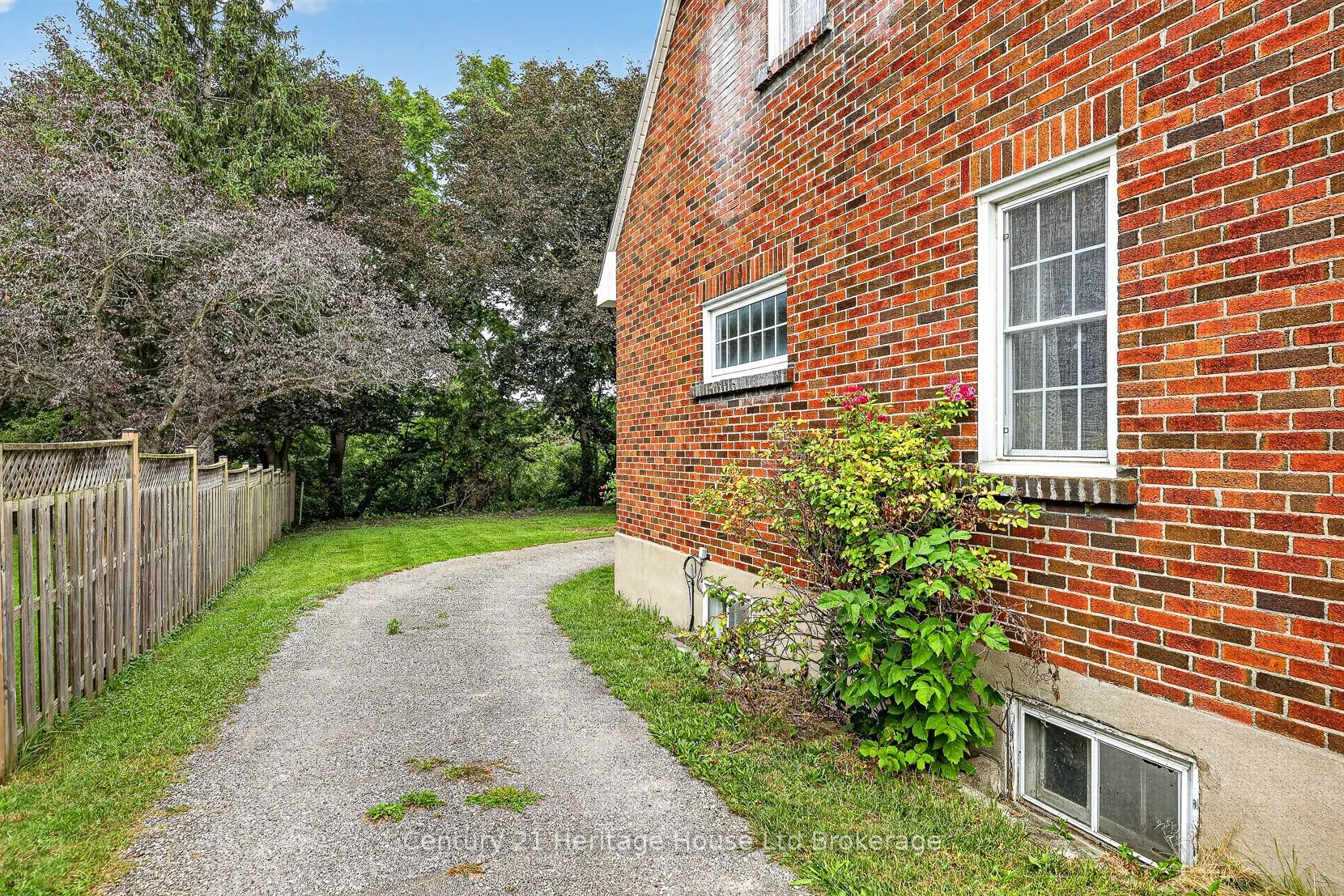 143 Charles Street E