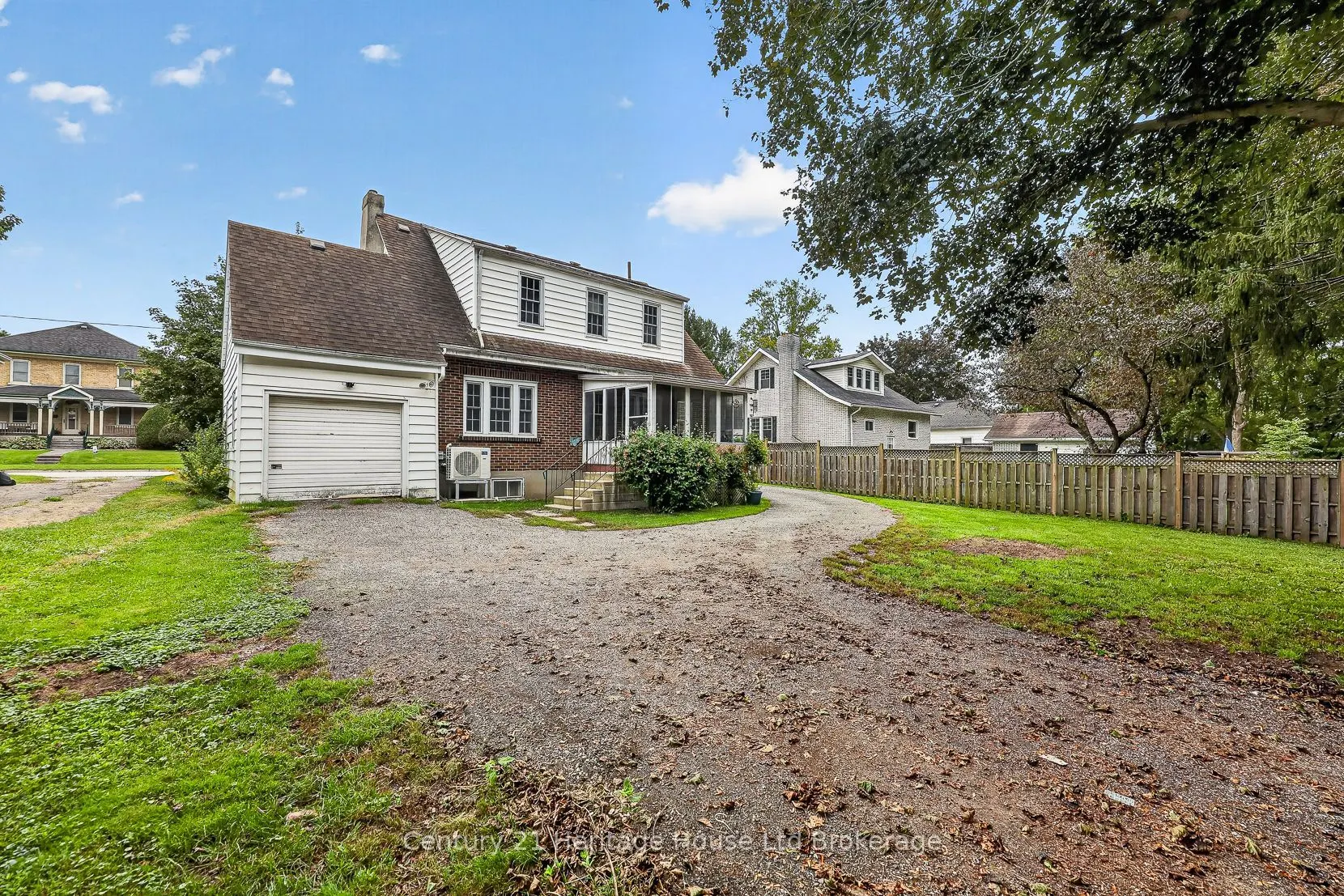 143 Charles Street E