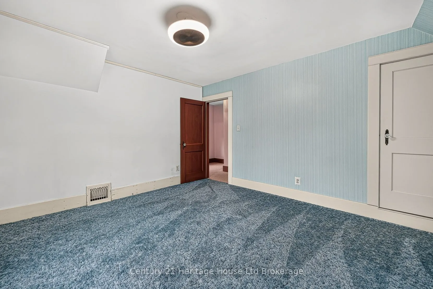 143 Charles Street E