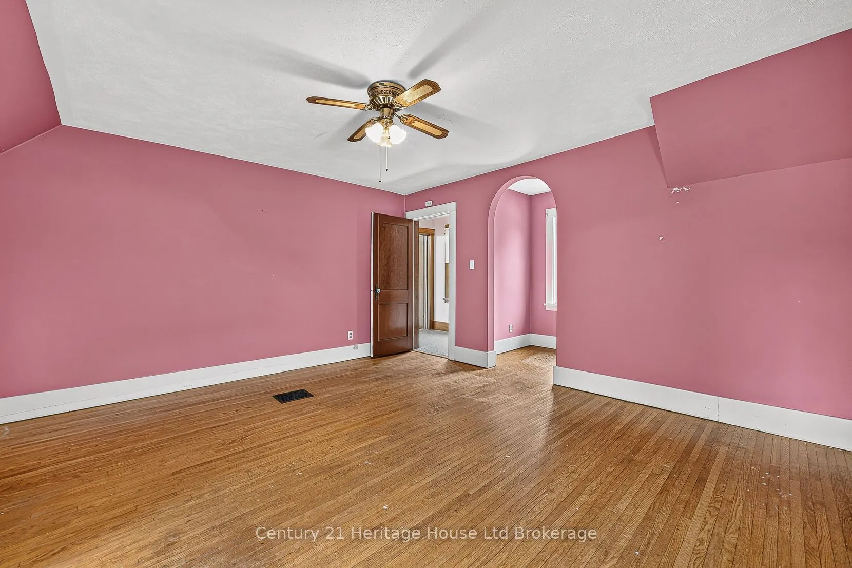 143 Charles Street E