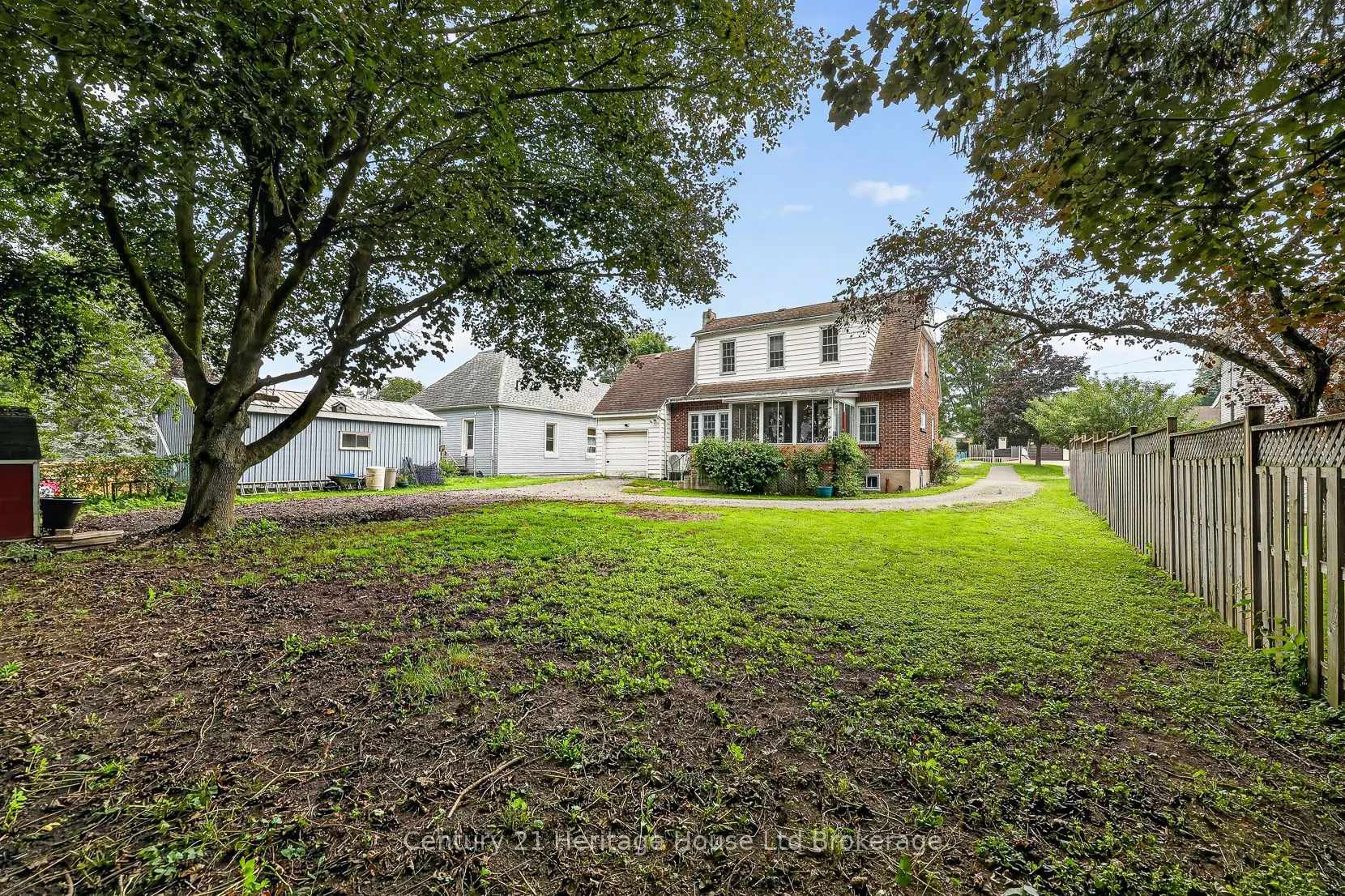 143 Charles Street E