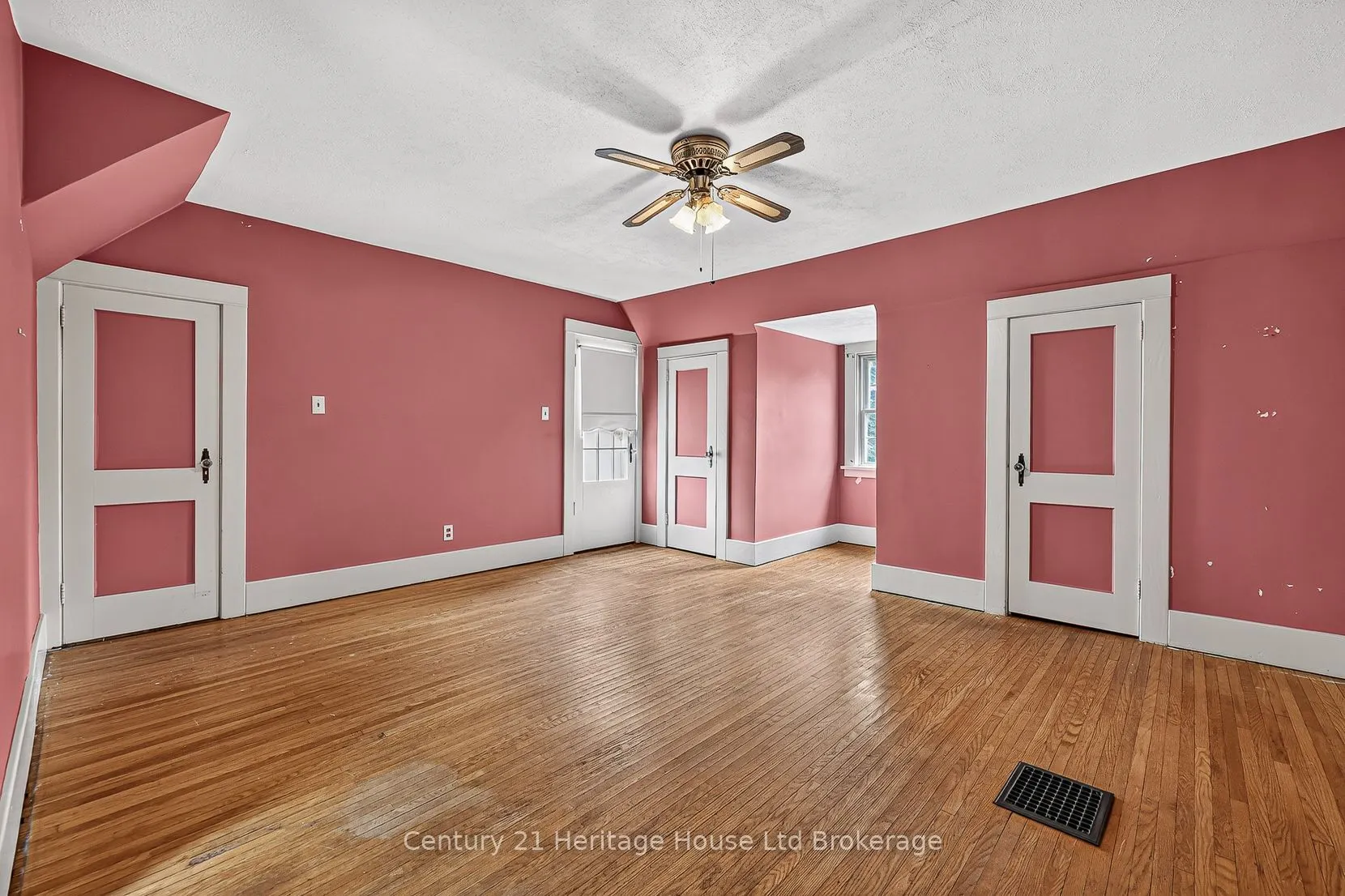 143 Charles Street E