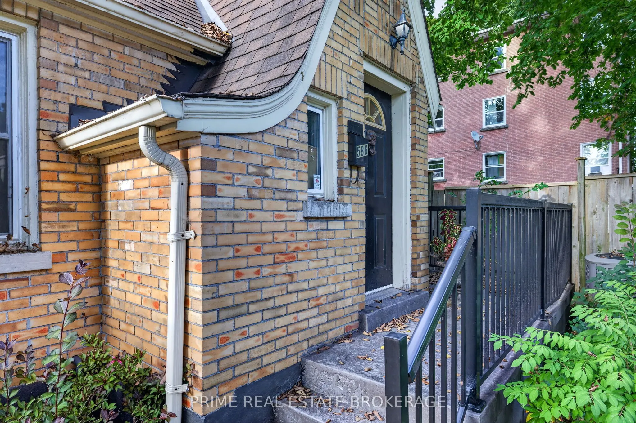586 Cheapside Street