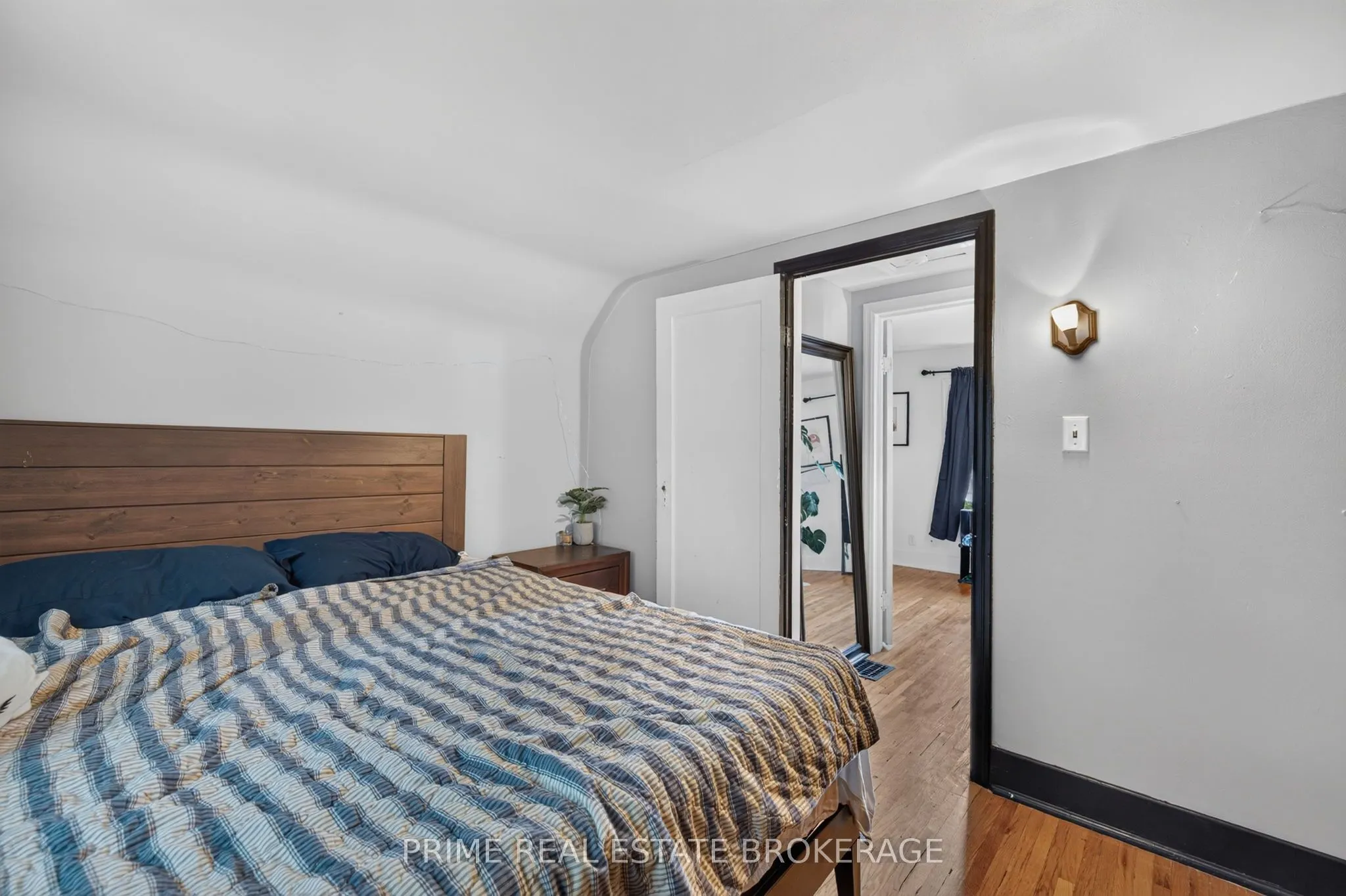 586 Cheapside Street