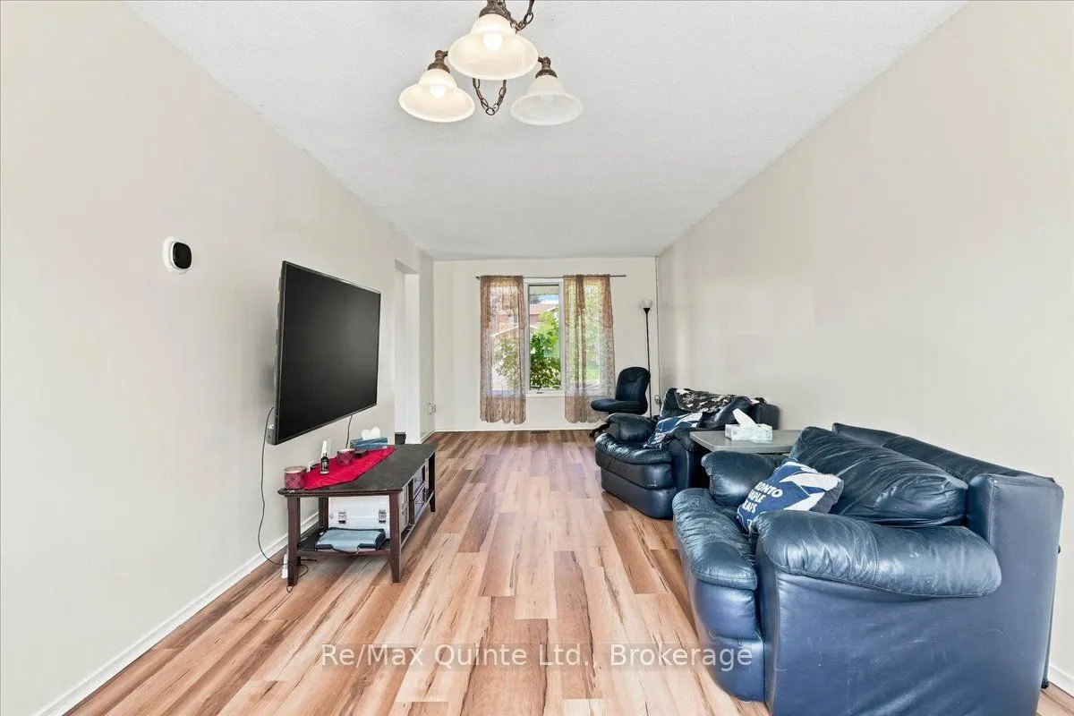 281 College Street W