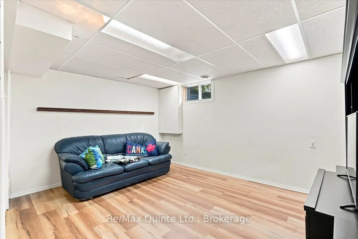 281 College Street W