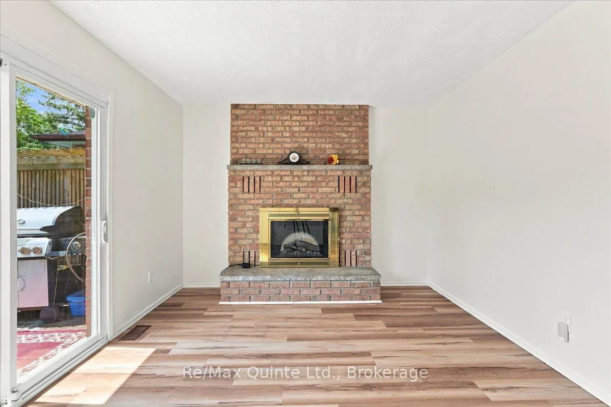 281 College Street W