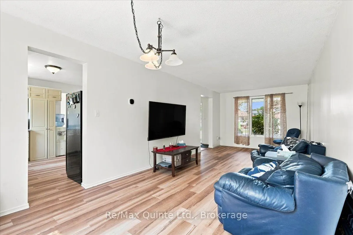 281 College Street W