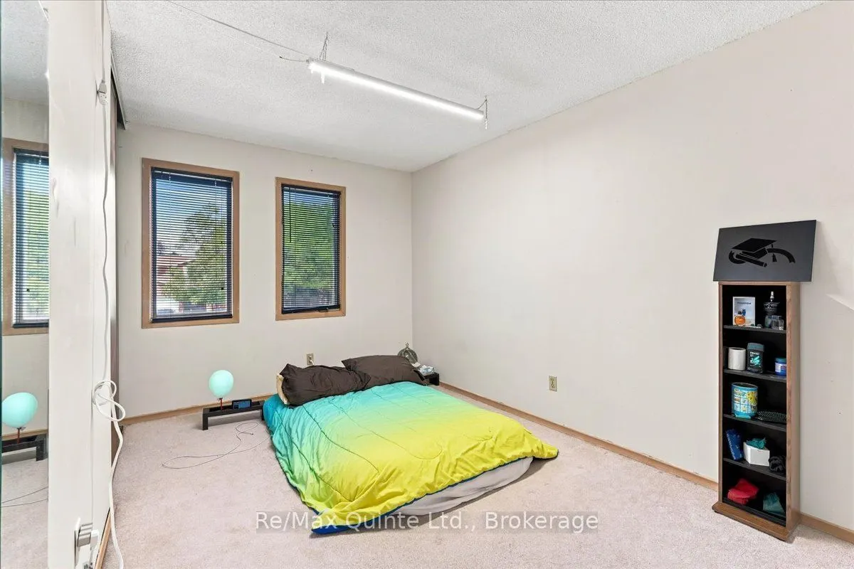 281 College Street W