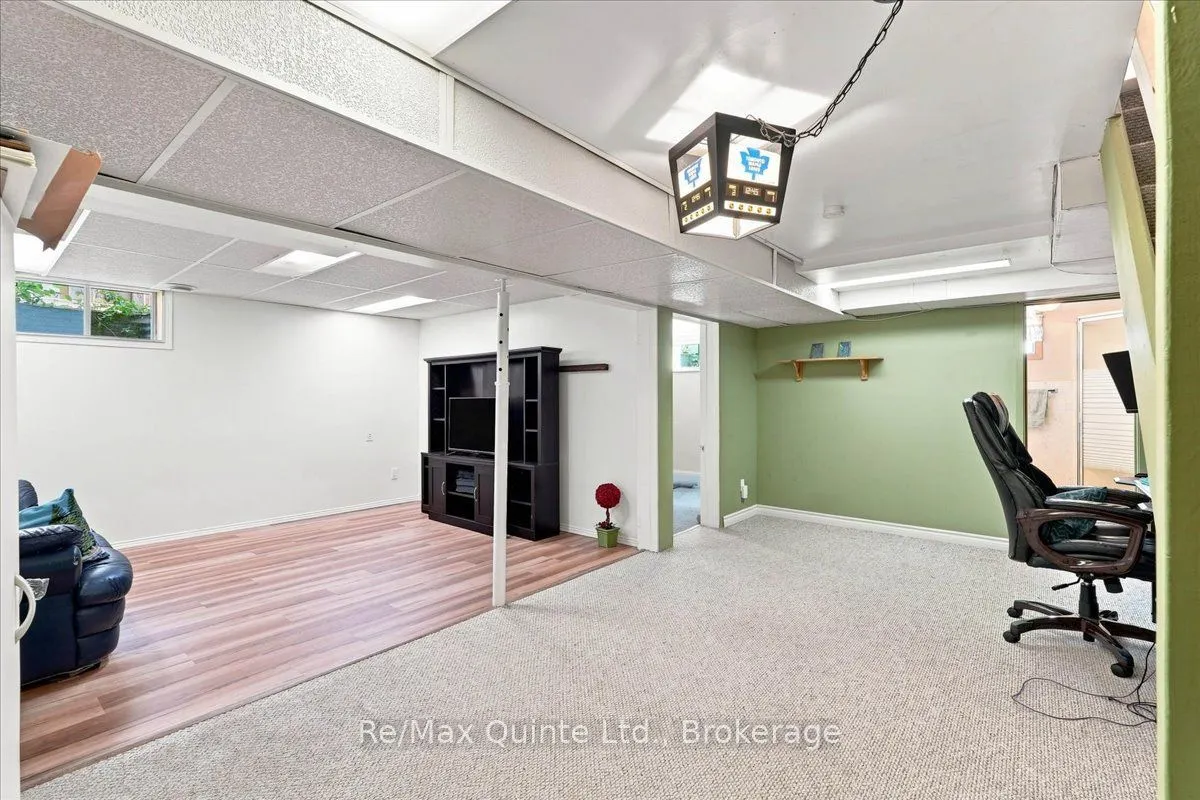 281 College Street W