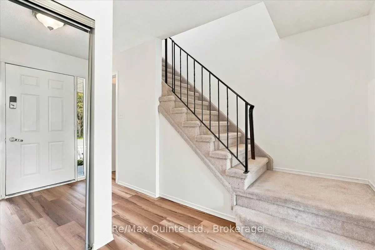 281 College Street W