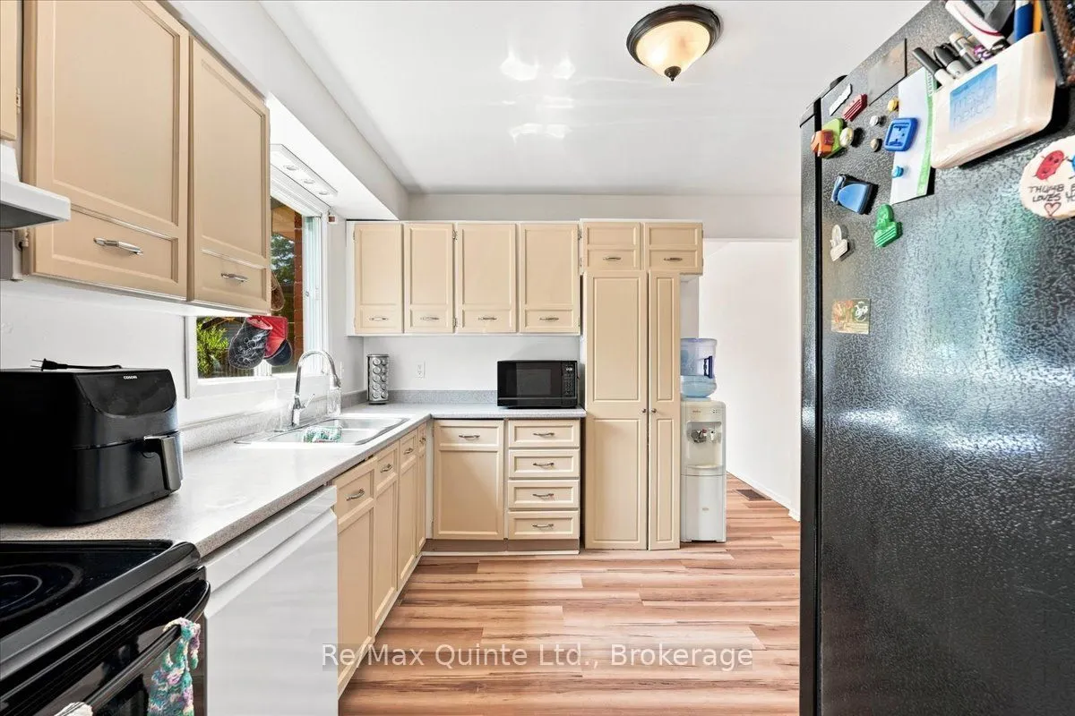 281 College Street W