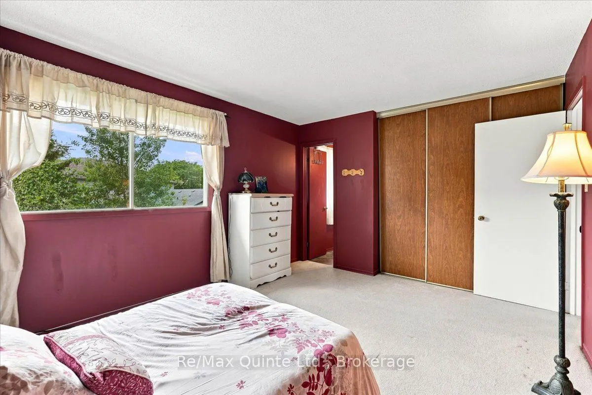 281 College Street W