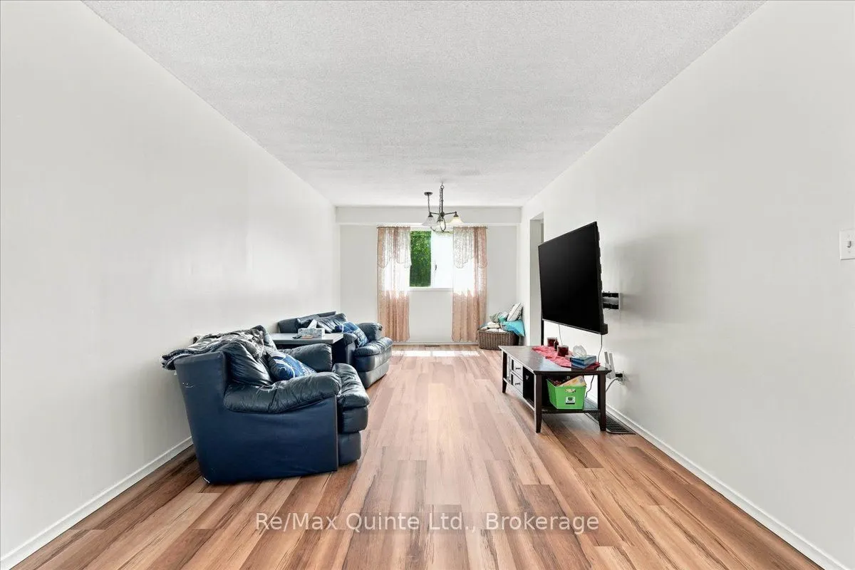 281 College Street W