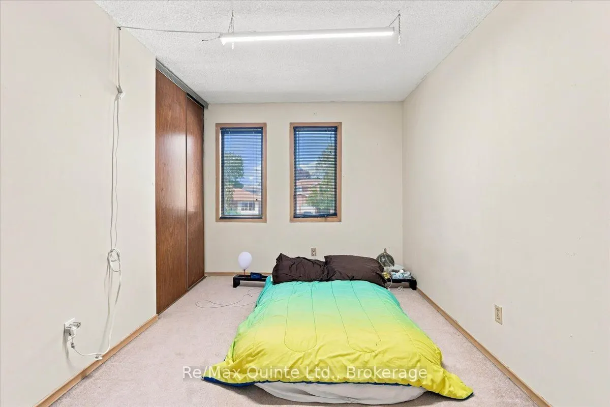 281 College Street W