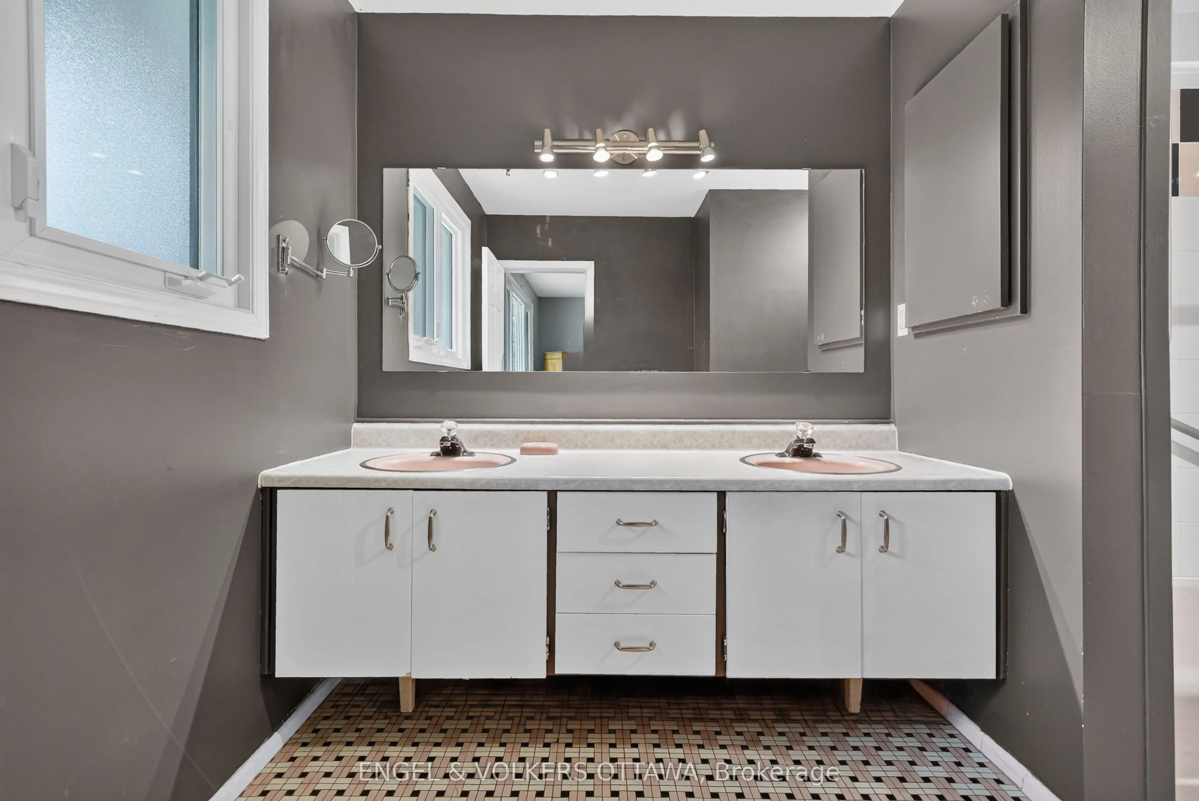 2642 Marble Crescent