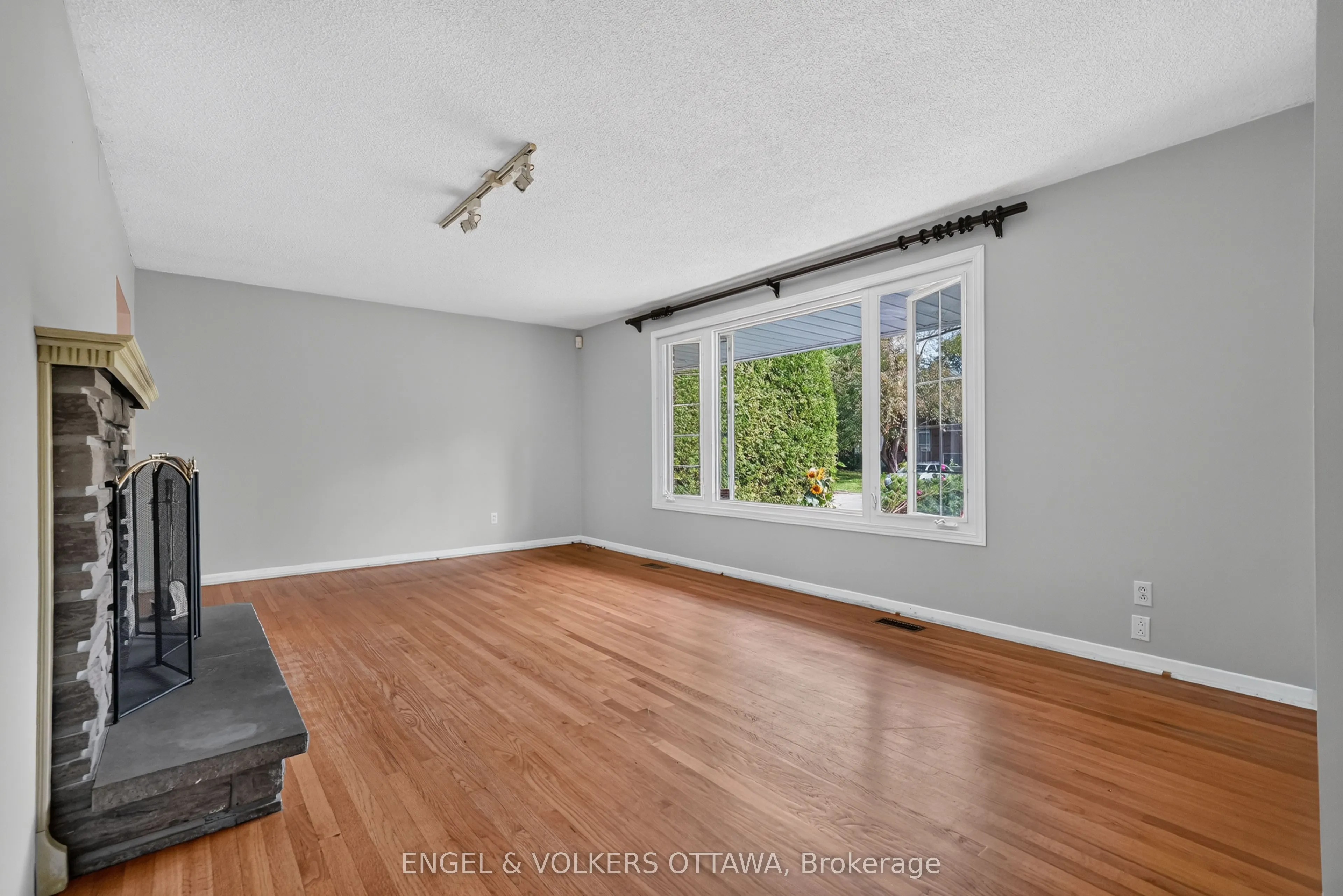 2642 Marble Crescent