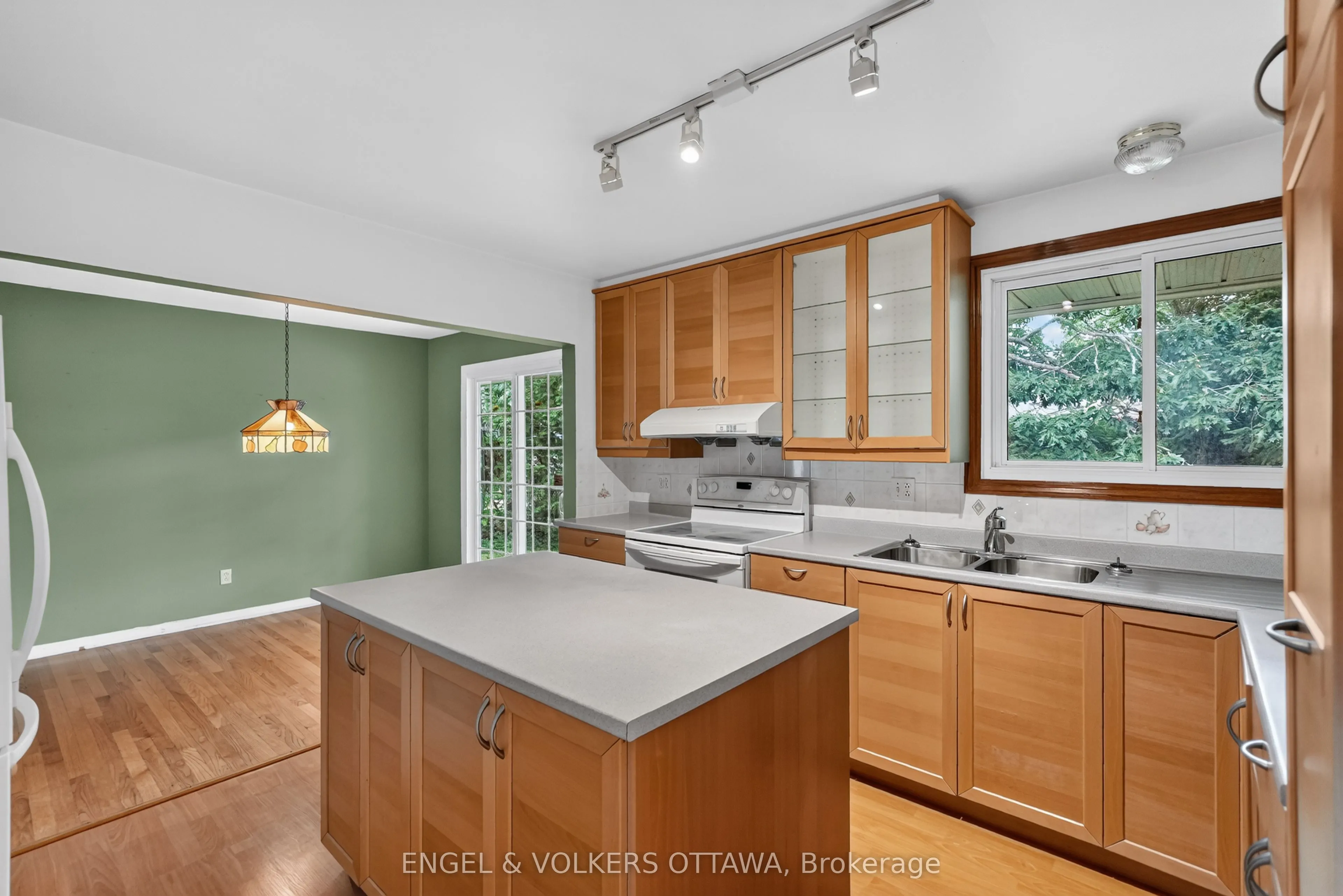 2642 Marble Crescent