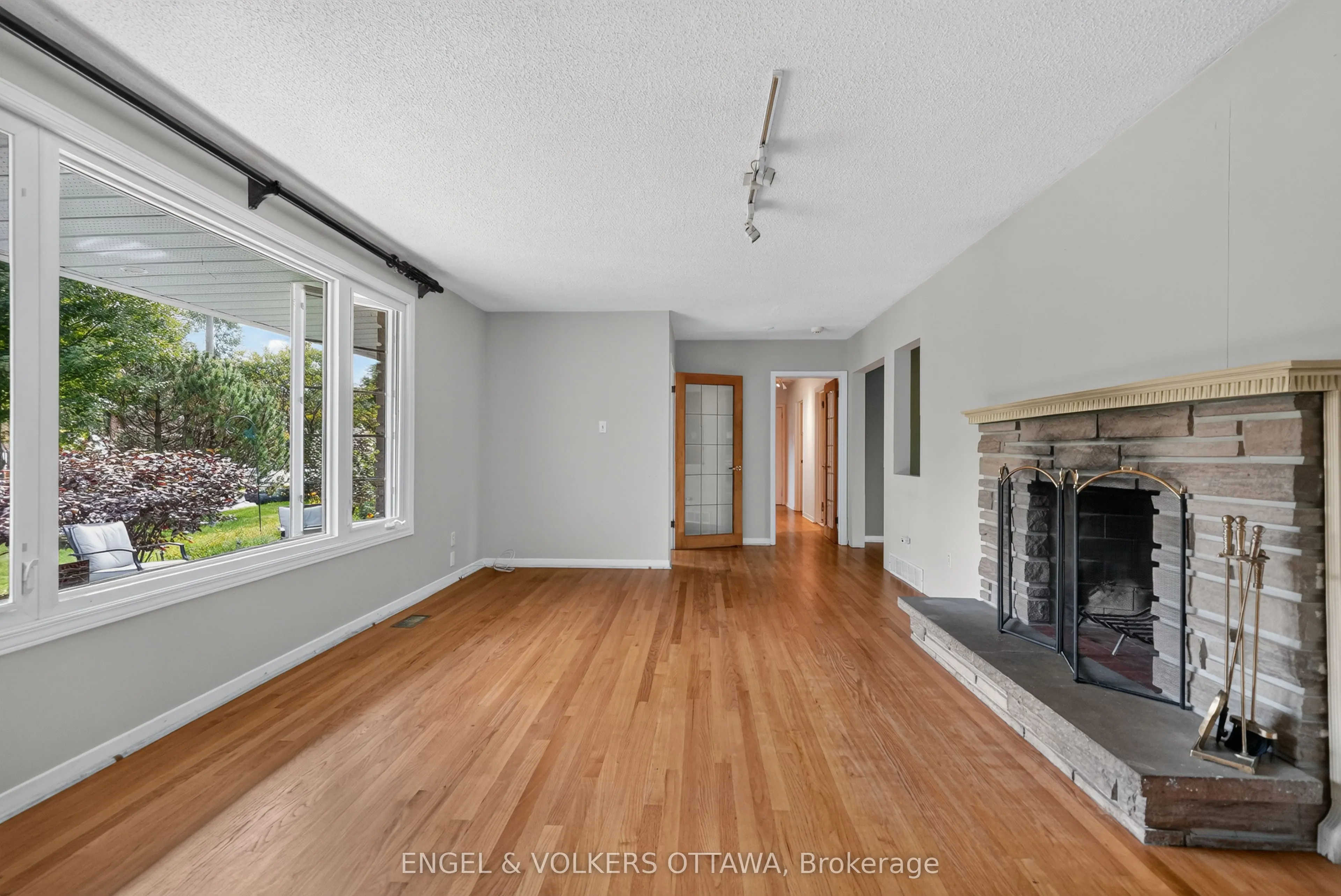 2642 Marble Crescent