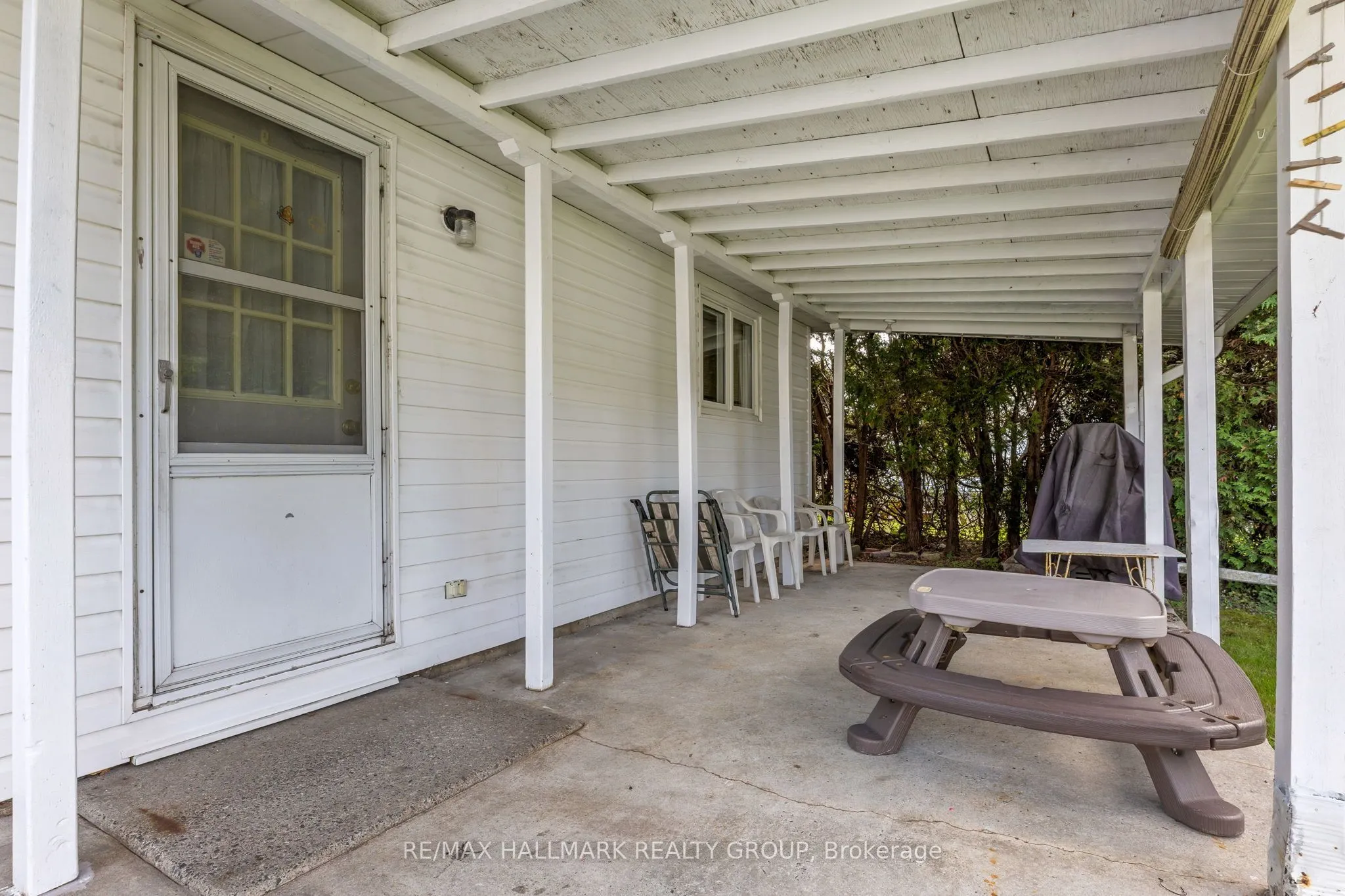 2376 Blackstone Crescent
