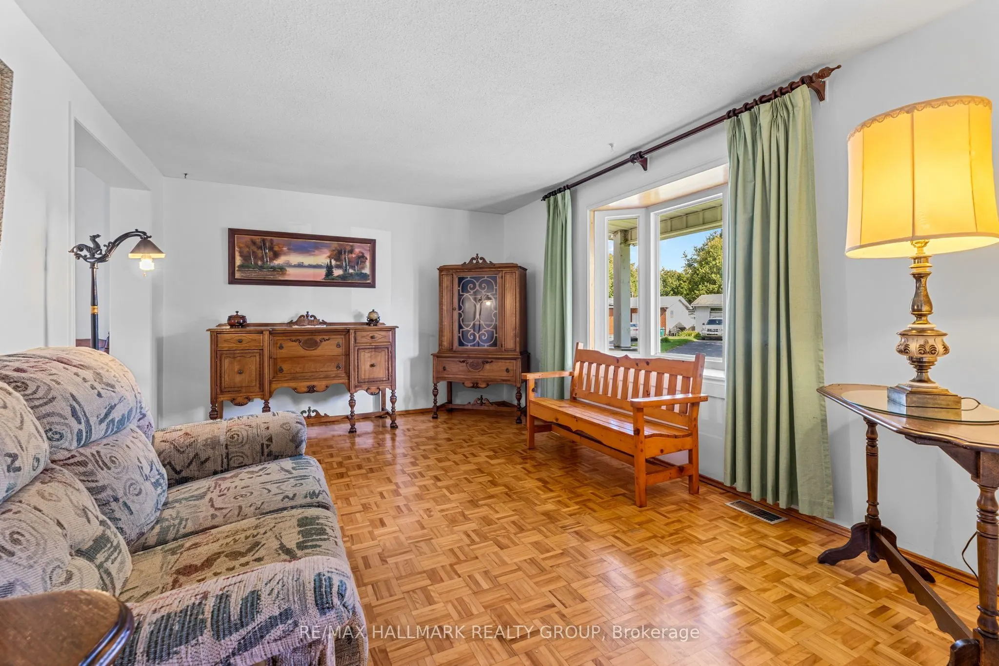 2376 Blackstone Crescent