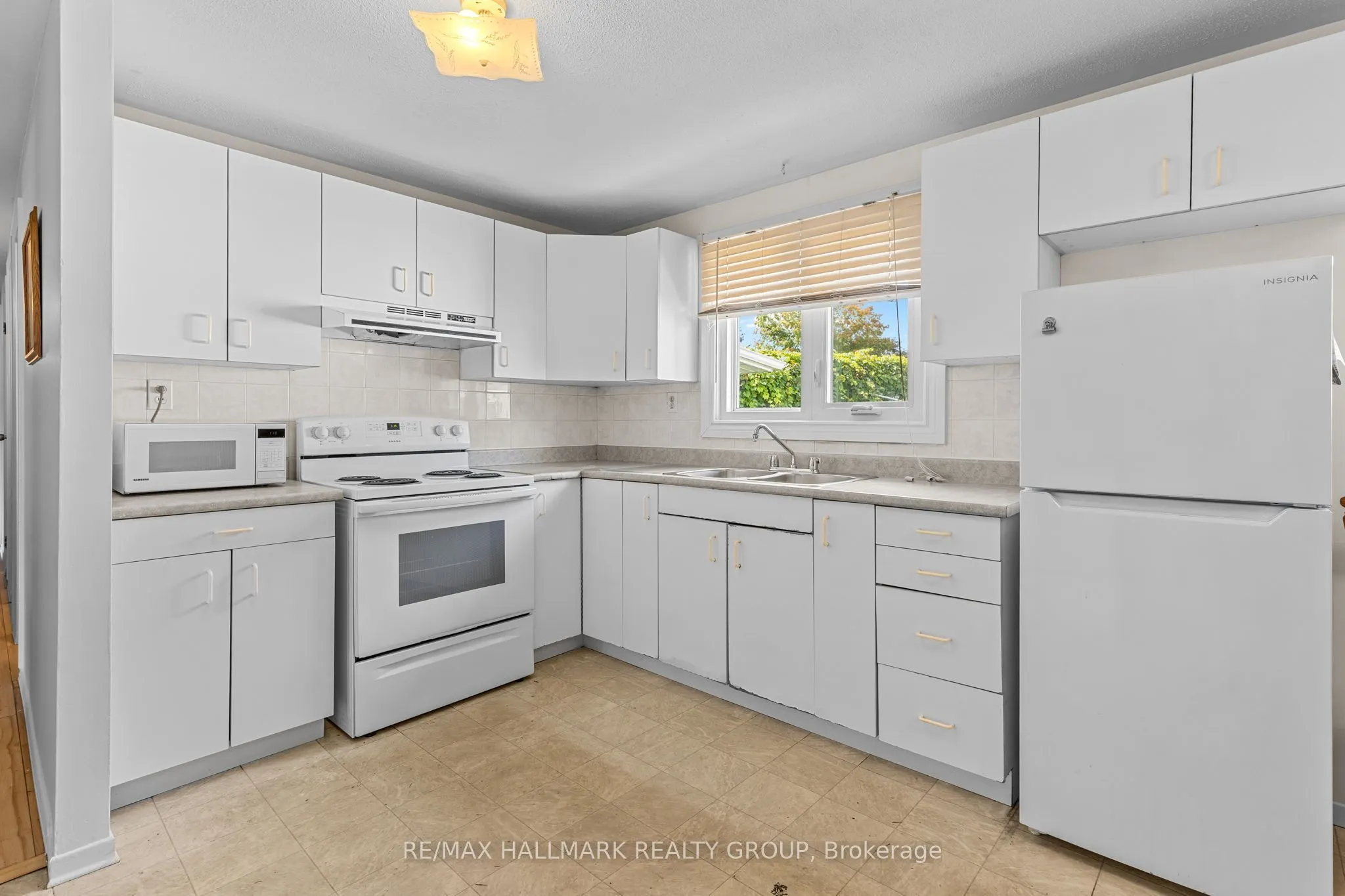 2376 Blackstone Crescent