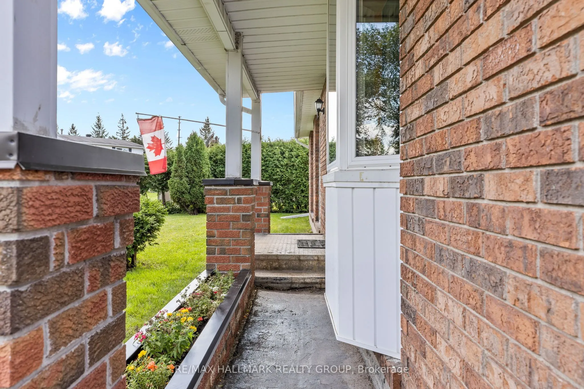 2376 Blackstone Crescent