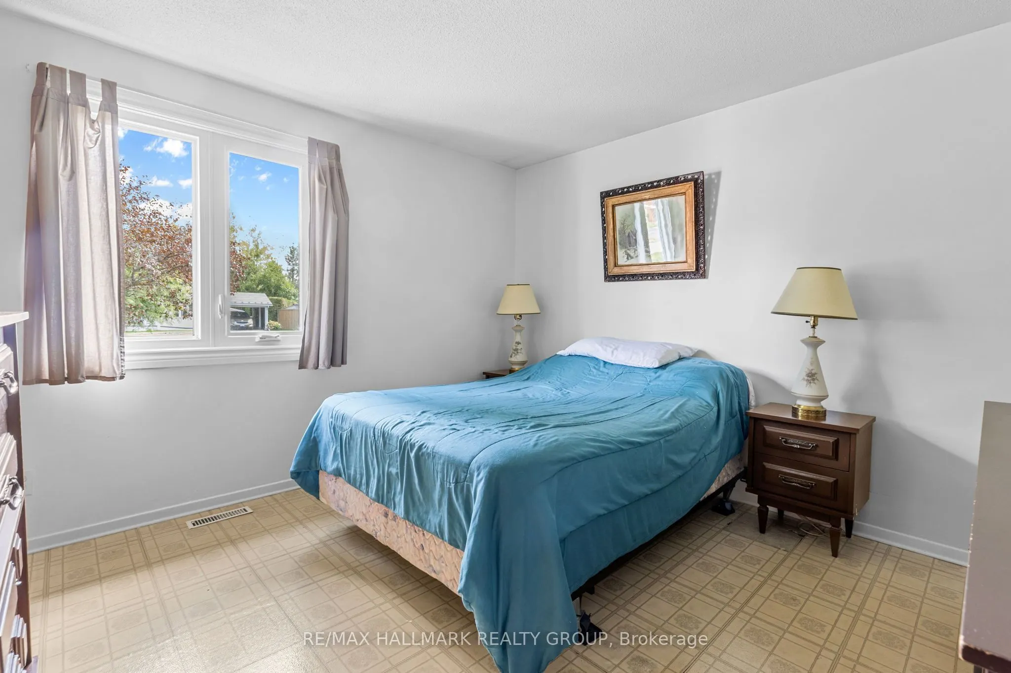 2376 Blackstone Crescent