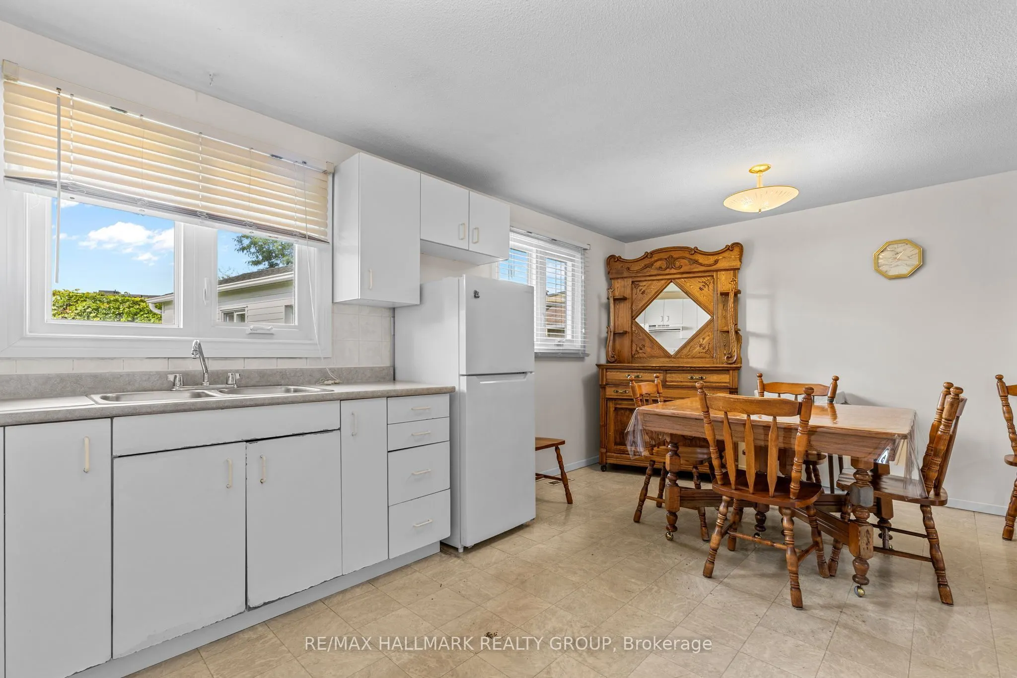 2376 Blackstone Crescent